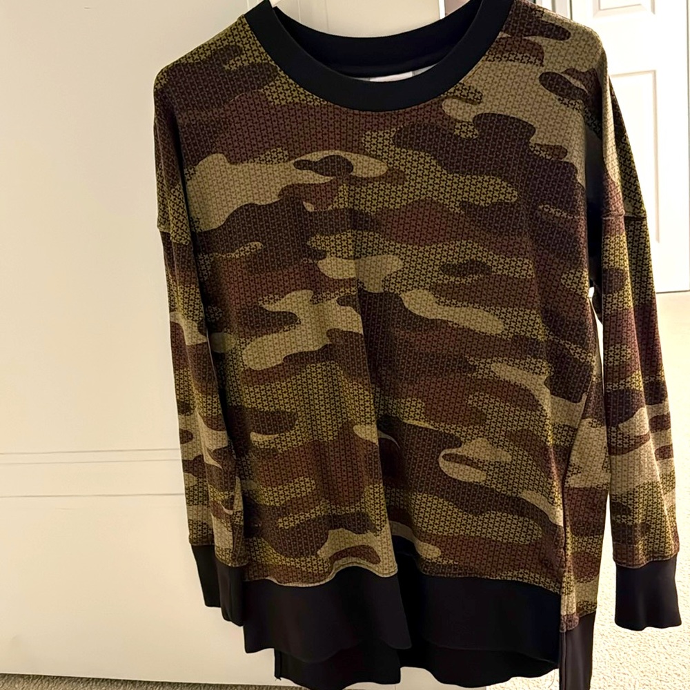 EUC LLR Camo Hannah Sweatshirt